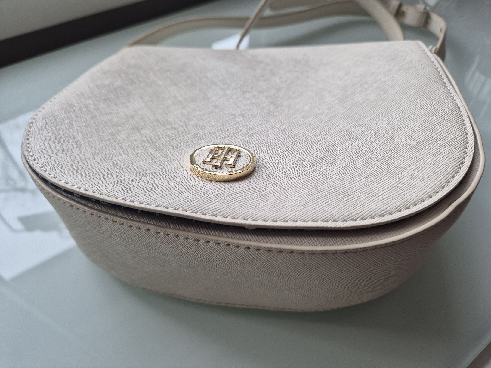Tommy Hilfiger Taschen für Damen: Tasche – Gebraucht aus Ebmatingen von Gelegenheit77 4