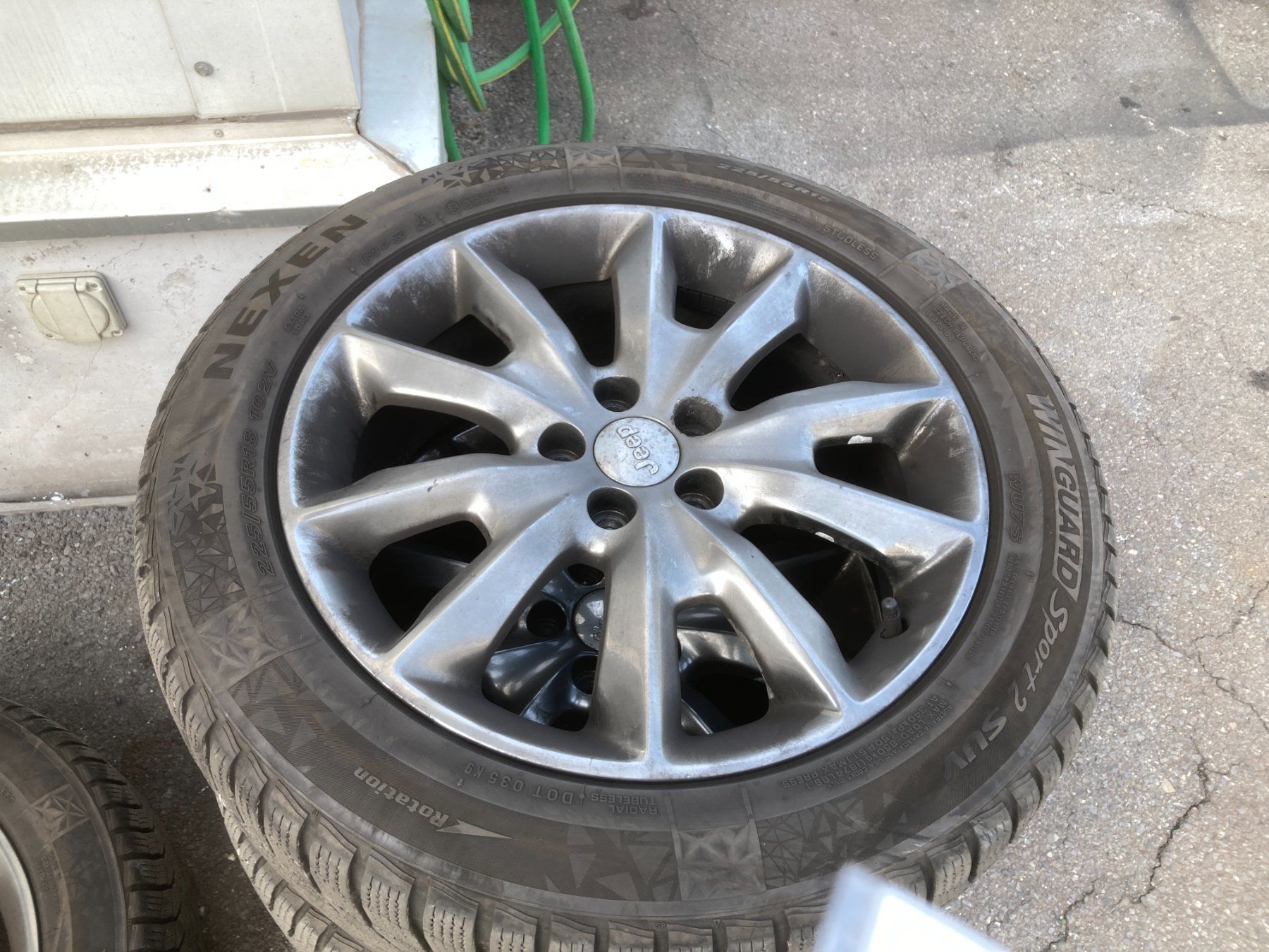 Jeep Pneus & Roues: Jeep Cherokee Winterräder 225/55R18 – D'occasion à Cham par WB2223 1
