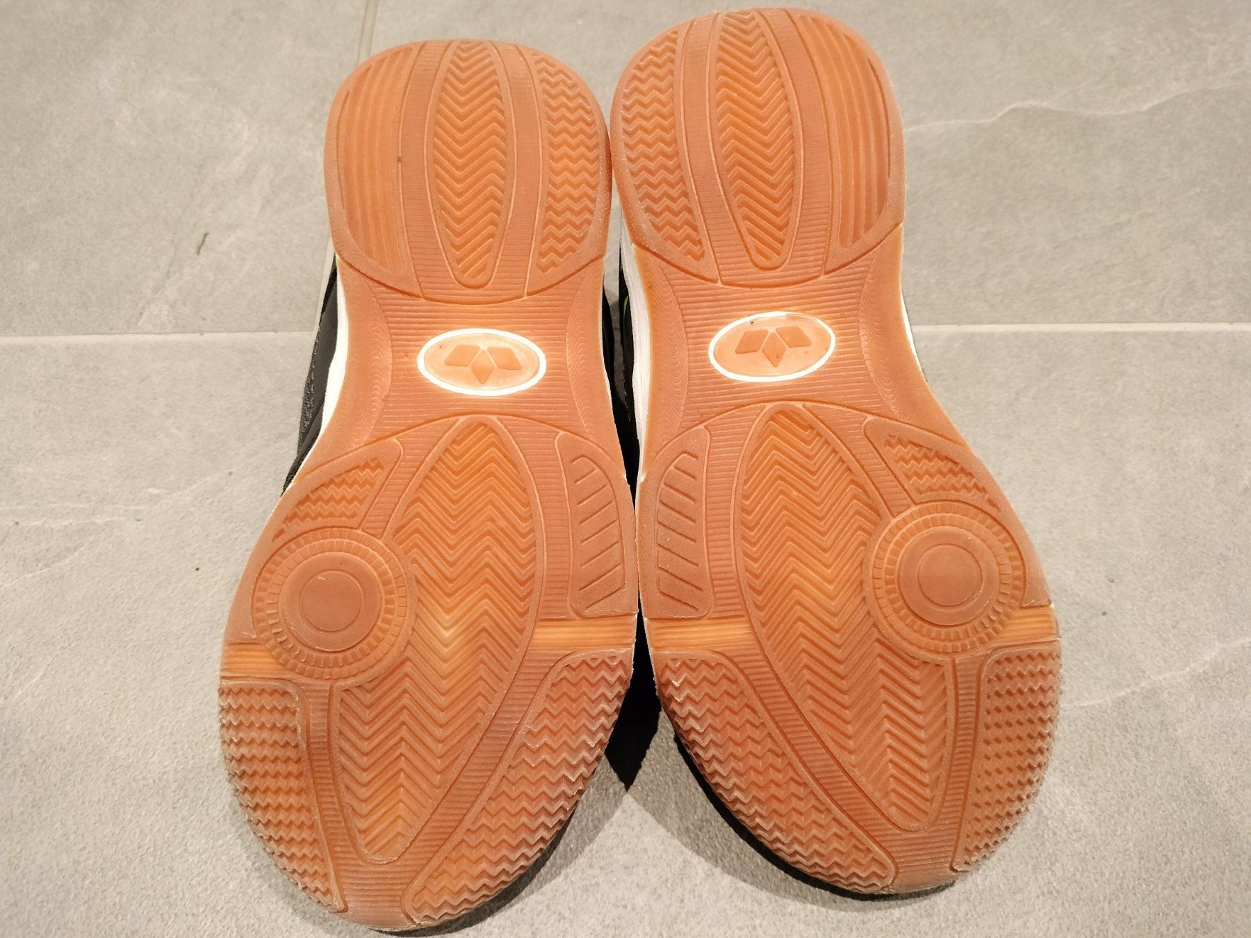 Scarpe per ragazzi: Turnschuh/Hallenschuh Grösse EU 29 – Usato da Neftenbach venduto da TheKringel 1
