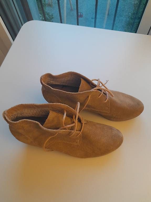 Scarpe da donna: Janet D Wildleder Stiefeletten Schnürer Gr. 40 – Usato da Cham venduto da desipere_in_loco 3