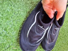 Wasserschuhe Grösse 42 schwarz