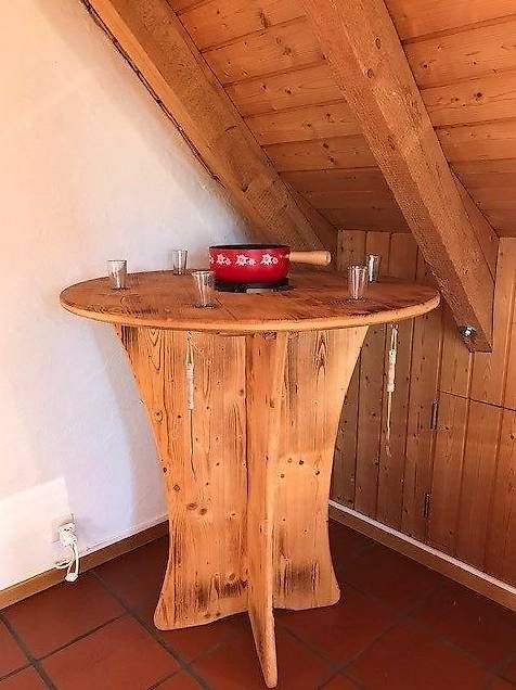 Tische: Fonduetisch, handgefertigt, Holz – Gebraucht aus Ottikon von mindfuel