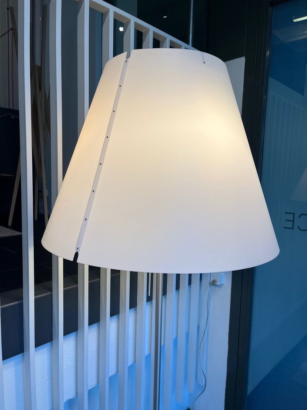Luceplan Lampade: Luceplan Costanze Grande Terra Stehleuchte – Nuovo (secondo la descrizione) da Zürich venduto da HST253 2