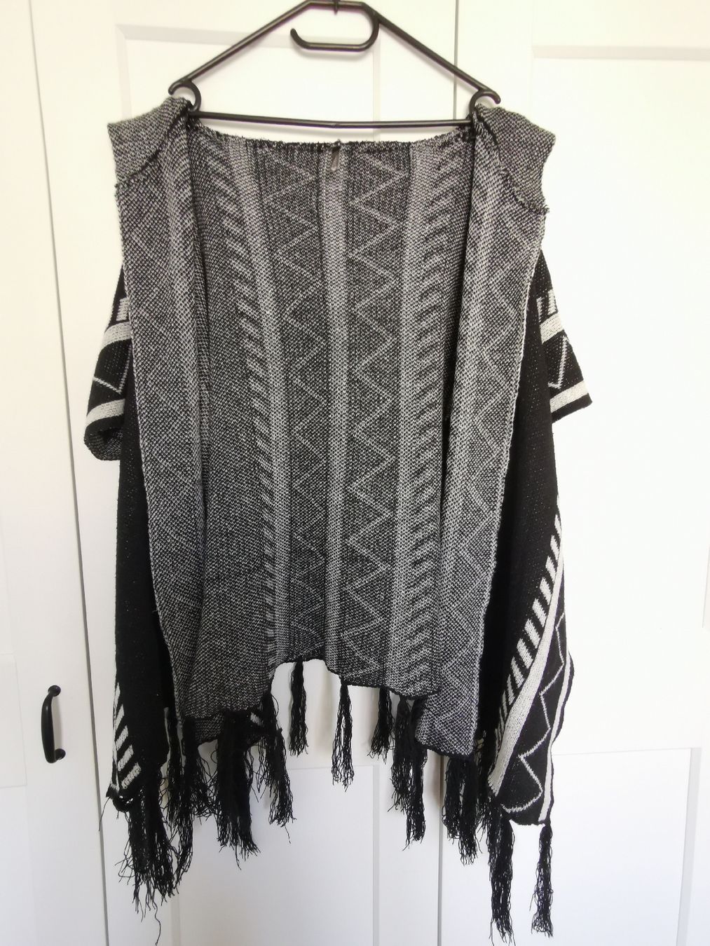 Autres vêtements & accessoires: Poncho mit Musterung – Neuf (Voir description) à Zürich par Immoertel 2