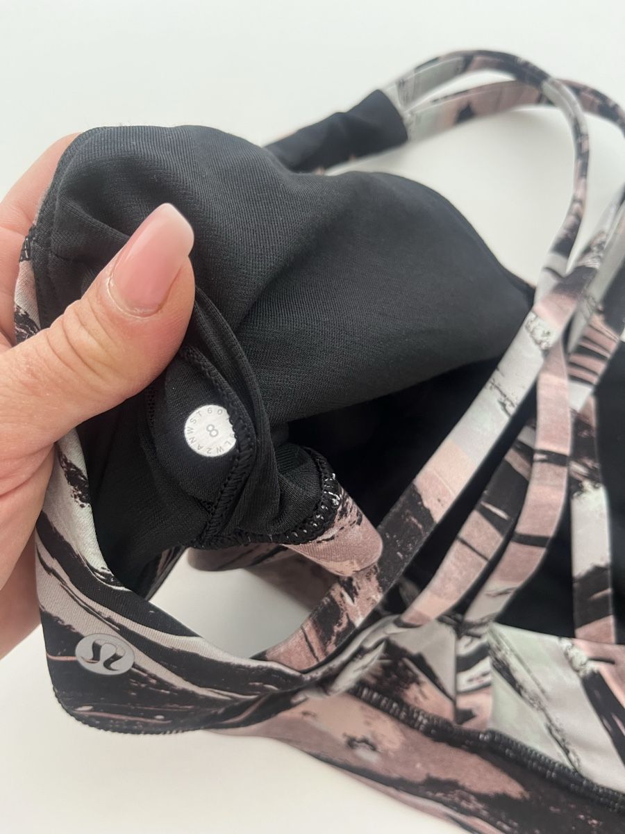 Lululemon Top: Lululemon Tob – Usato da Dottikon venduto da kat_jk9m 2