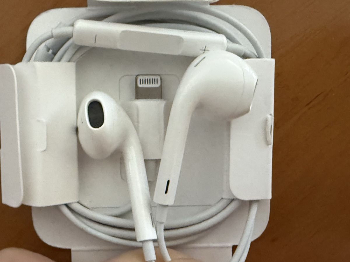 Apple Cuffie: Écouteurs filaires Apple Lightning – Usato da Morrens VD venduto da YannD02 2