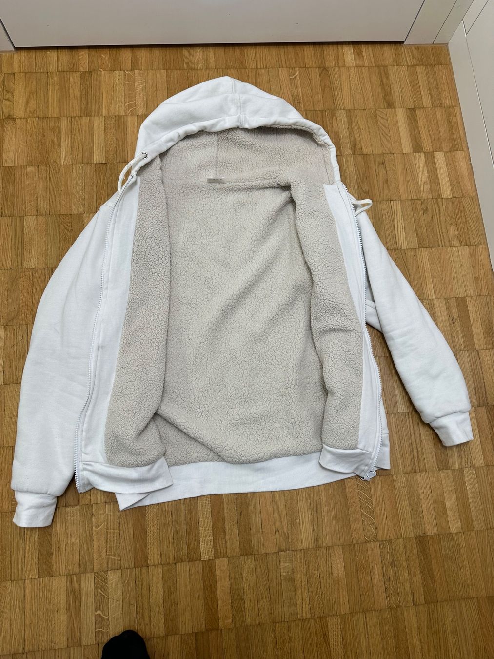 Pullover & Sweatshirts: Kapuzenpulli Gr. M – Gebraucht aus Zug von uri_z6fm 1