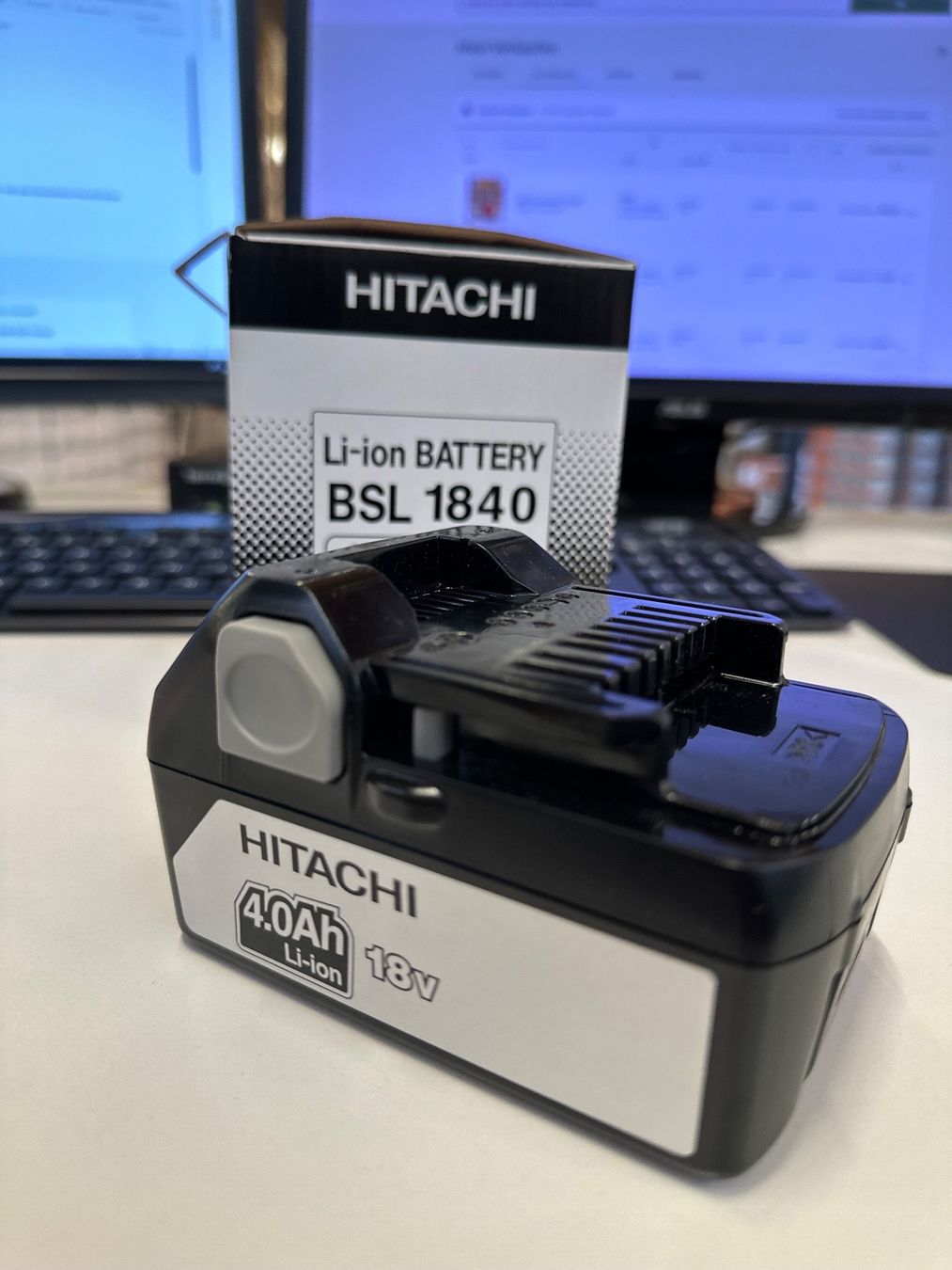 Hitachi Caricatori & Batterie: Hikoki Akku 18volt 4Ah – Nuovo (secondo la descrizione) da Uetendorf venduto da Revotool