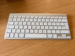 Clavier Apple Magic Keyboard QWERTZ aluminium bon état A1314