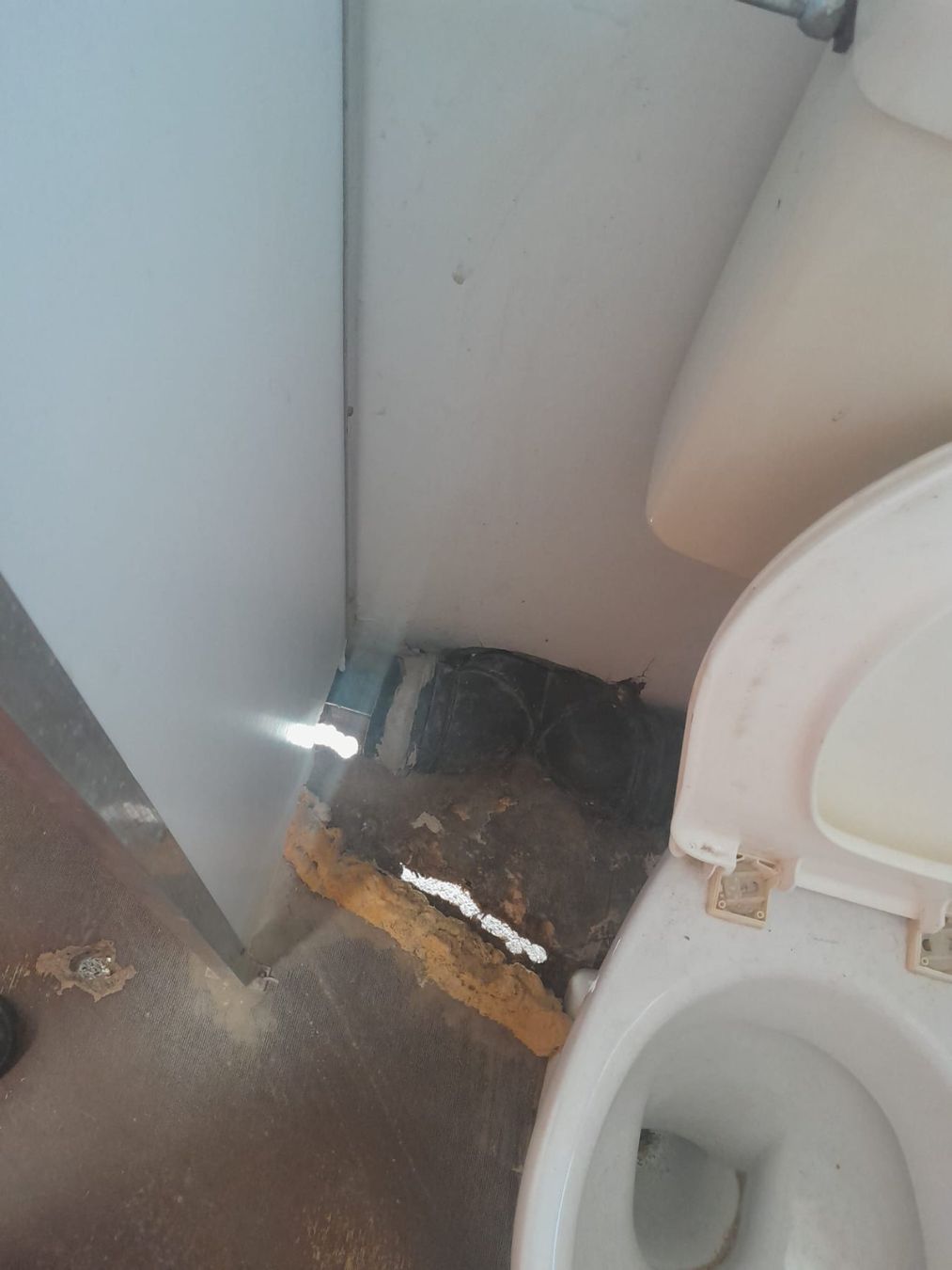 Contenitori edile: WC Container 2.20 x 3.00m – Usato da Regensdorf venduto da MAGZH 6