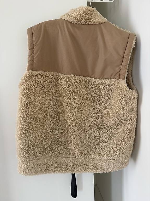 Gilet & Giacche: BEIGE TEDDYFLEECE-WESTE VON RAINS – Usato da Zürich venduto da pat_dbf5 2