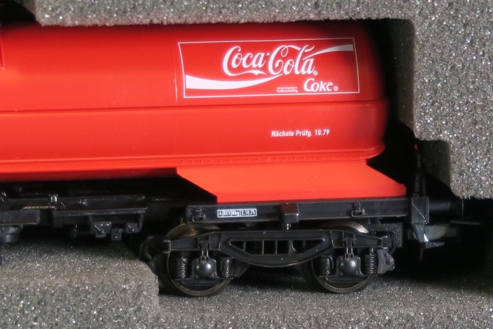 COCA-COLA : Guide Pour Le Collectionneur D'objets Coca-Cola D'hier Et D Hier Et D Aujourd Hui 128 Pages Editions