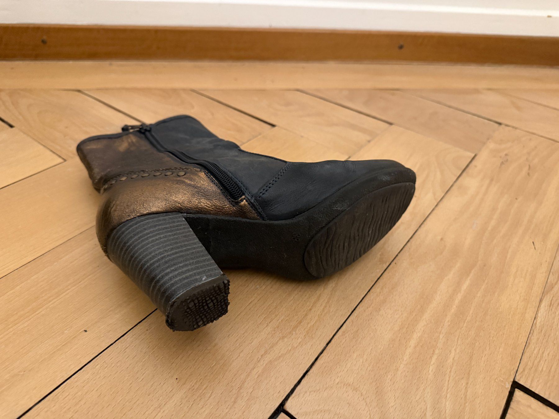 Scarpe da donna: Leder Stiefel schwarz-kupfer 38 – Usato da Zürich venduto da Diazaio 3