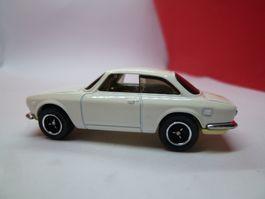 Alfa Romeo Giulia GTA - top Modell 1:59 von Matchbox - schön