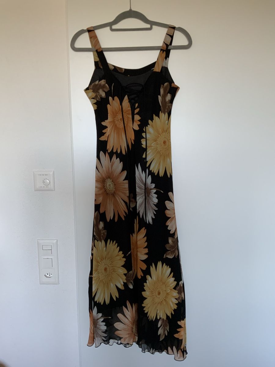 Robes: Kleid mit Blumenmuster schwarz Grösse 38 – D'occasion à Frauenfeld par CHNENO 1