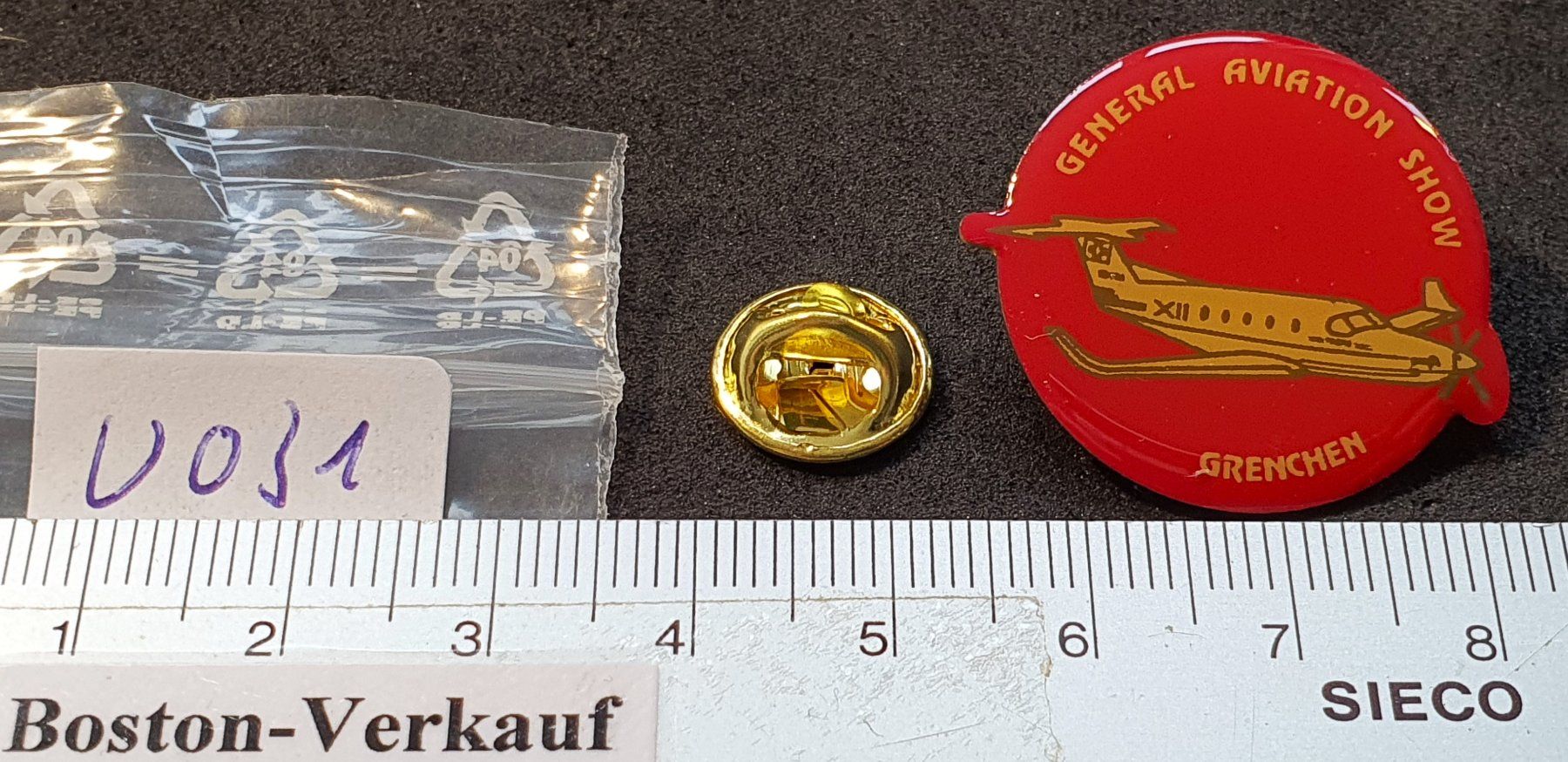 Placchette & Badge: U031 - Pin Flugzeug General Aviation Show Grenchen – Usato da Reinach BL venduto da Boston-Verkauf 1