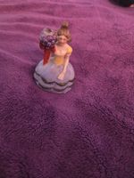Figurine femme avec bouquet, porcelaine, porte parfum