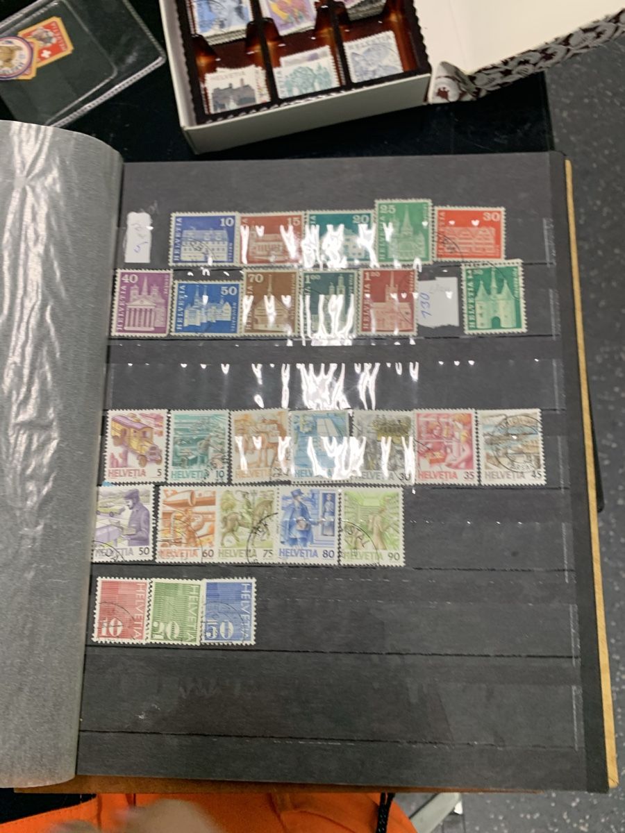 Tous les timbres: Briefmarken Album Konvolut  – D'occasion à Aefligen par vw-golf 3