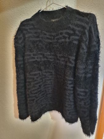 Flauschiger Pullover schwarz mit Struktur gebraucht