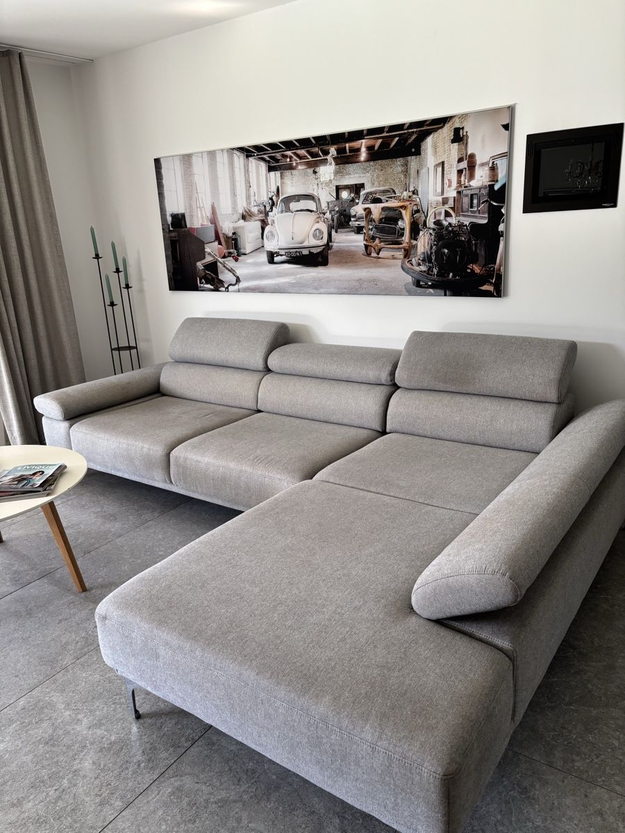 Divani: Graues Stoffsofa mit Recamiere rechts – Usato da Affoltern am Albis venduto da Noseahead77