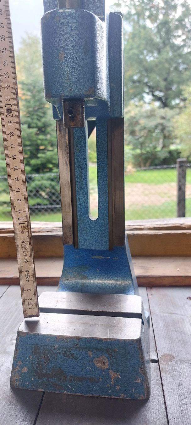 Tous les outils: Kniehebelpress – D'occasion à Giswil par Stocki02 4