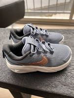 Nike Kinder Turnschuhe Gr. 26  neu & ungetragen