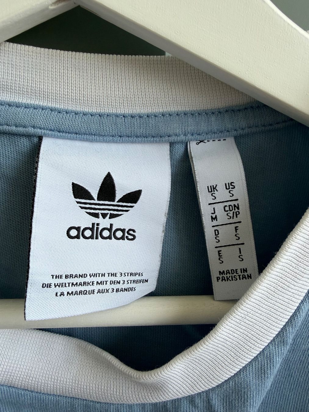Adidas Pullover & Sweatshirts: Adidas Pullover hellblau Grösse S guter Zustand – Gebraucht aus Bütschwil von Meli185 2