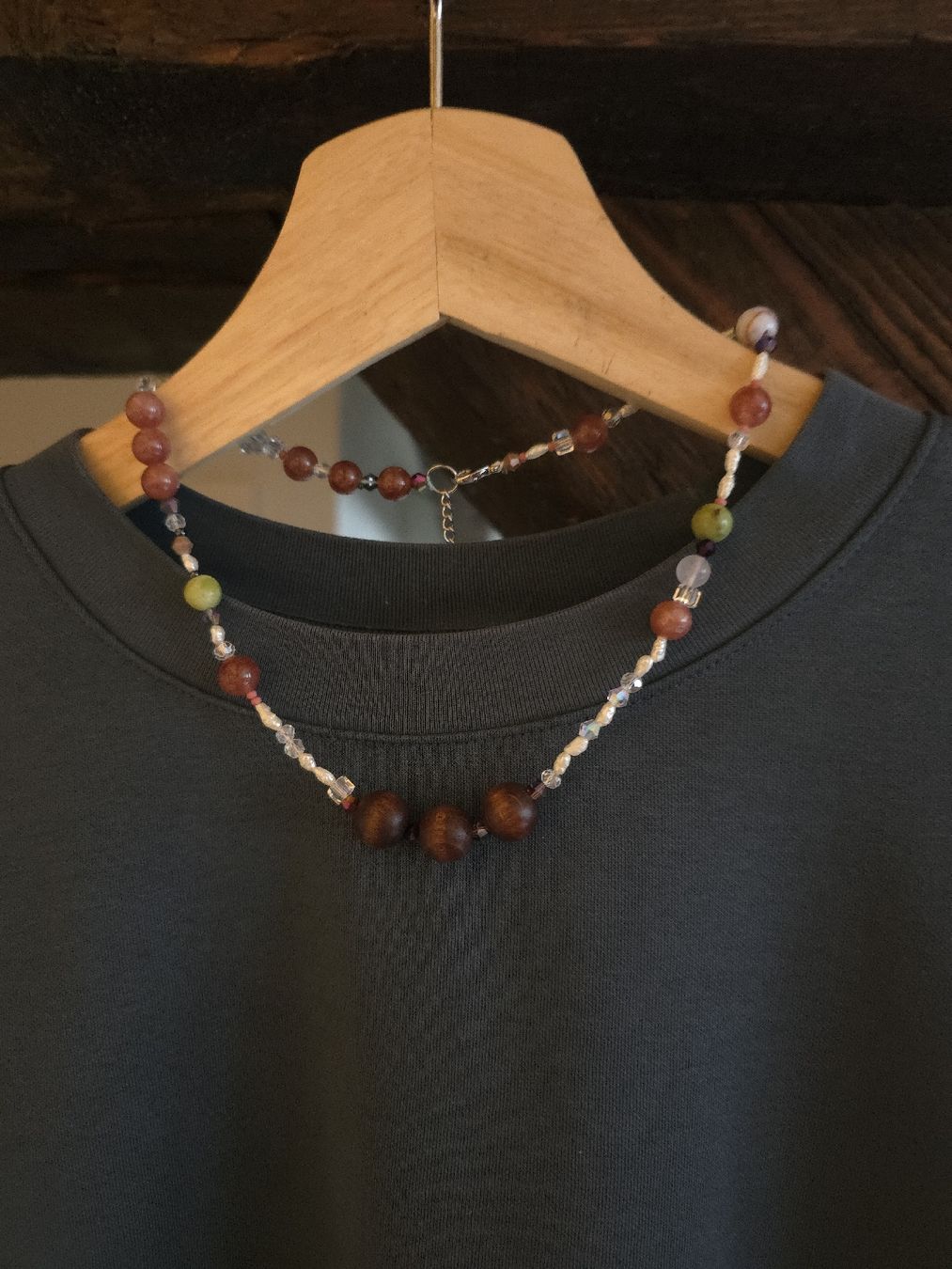 Catenine: Handmade Statement Kette mit Süsswasserperlen & Natursteinen – Nuovo e nell'imballaggio originale da Interlaken venduto da NataliiaS 2