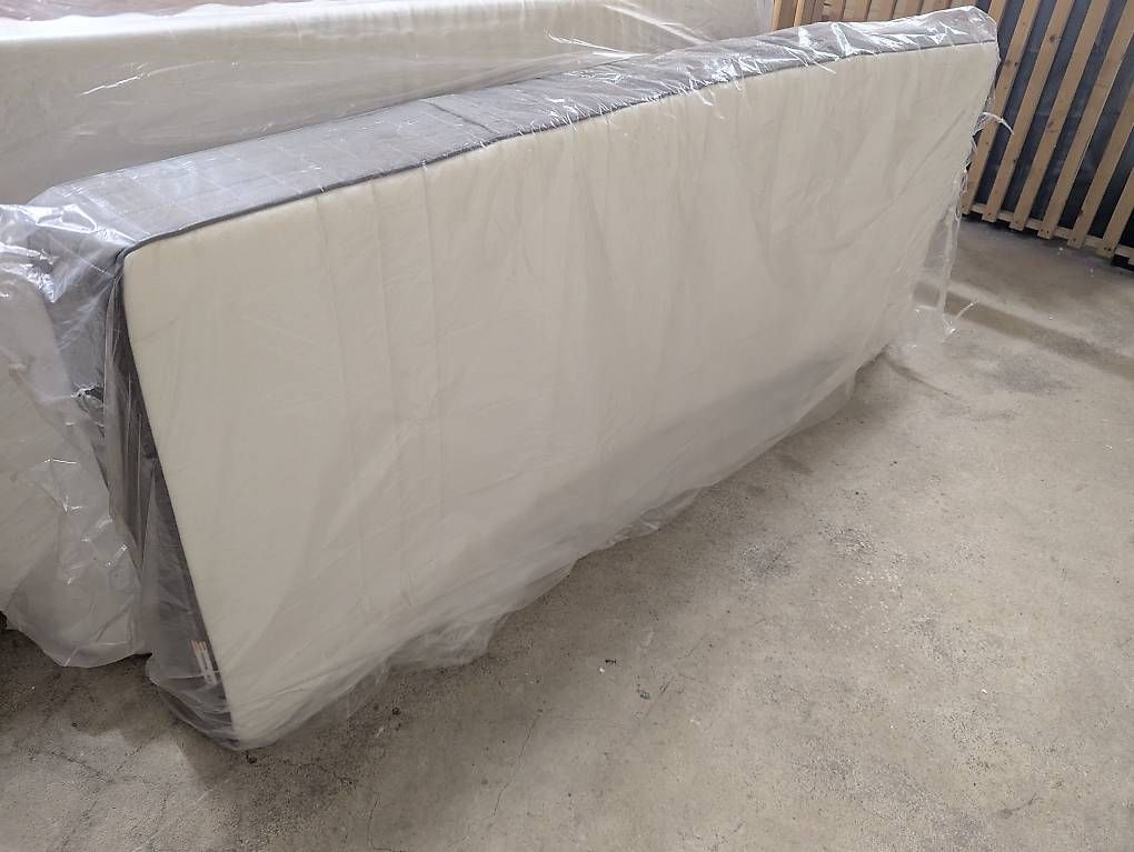 Ikea Materassi: Einzelbettmatratze / Single bed Size Matress – Usato da Zürich venduto da Spyros
