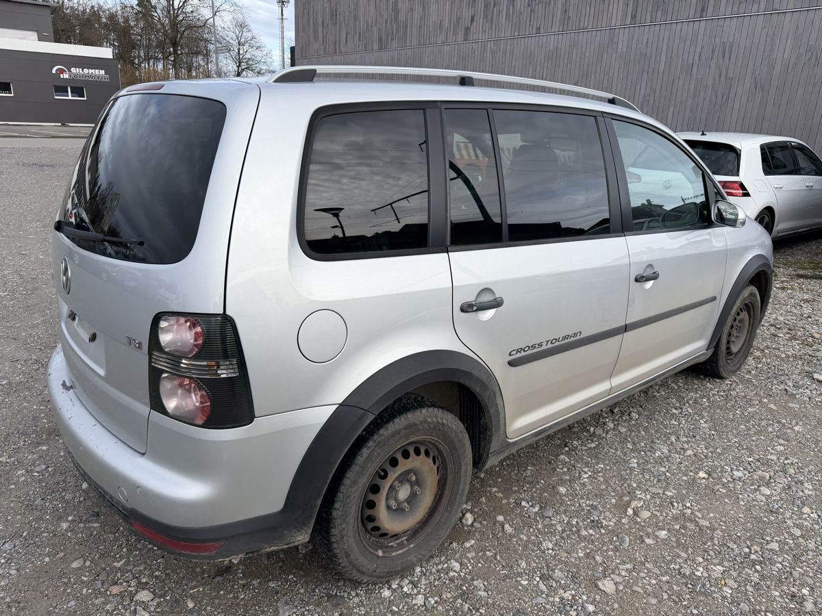 VW Automobili: VW Cross Touran 1.4 – Usato da Oberönz venduto da Xyz90 2