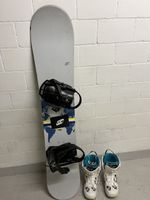 Snowboard und Schuhe 