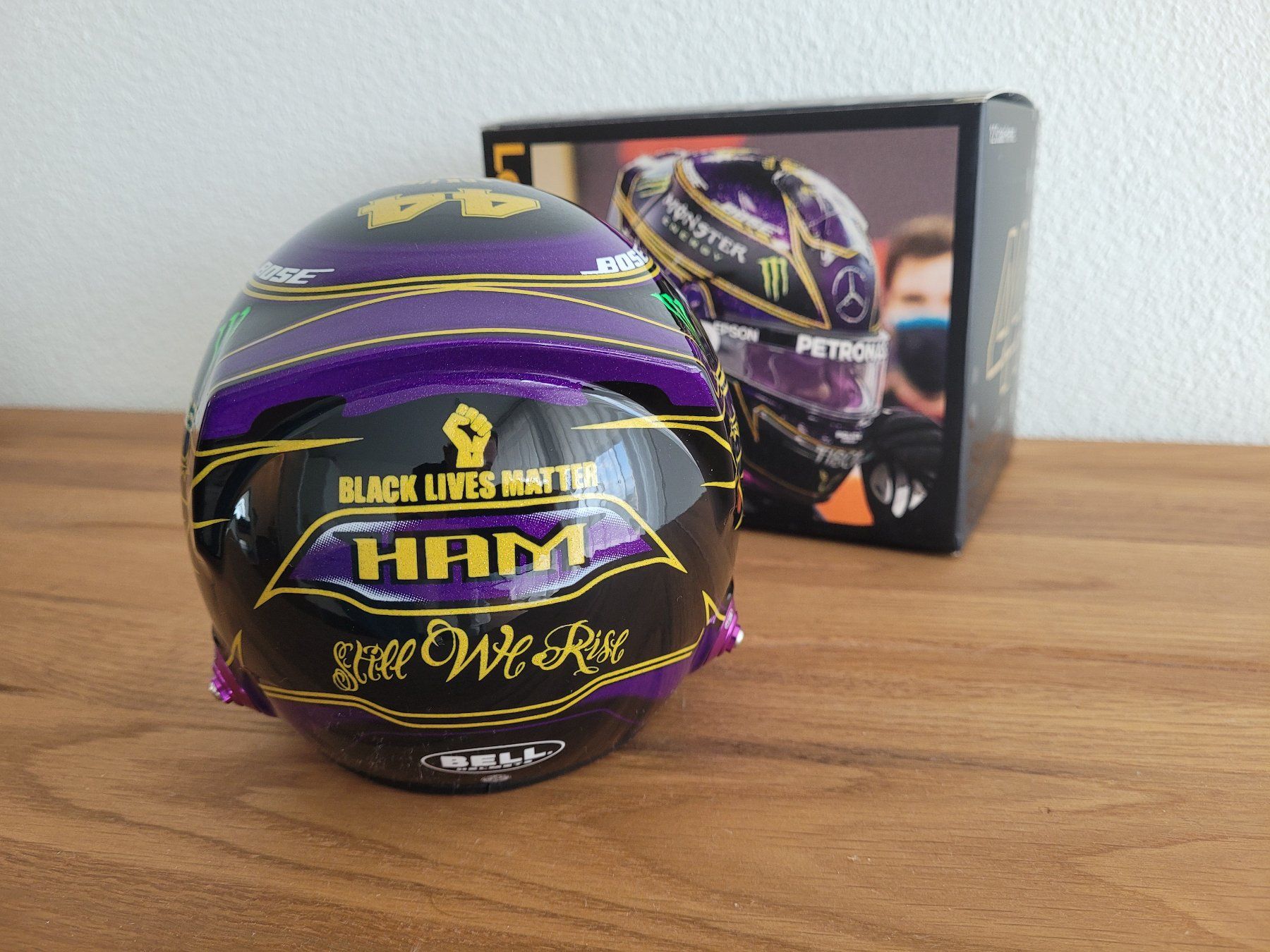 Modellbausätze & Standmodelle: Lewis Hamilton Mini-Helm 1:2 Special Edition #44 – Neu und originalverpackt aus Uitikon Waldegg von patu_2hsp 1