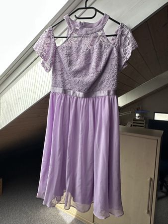 Wunderschönes Cocktailkleid in flieder