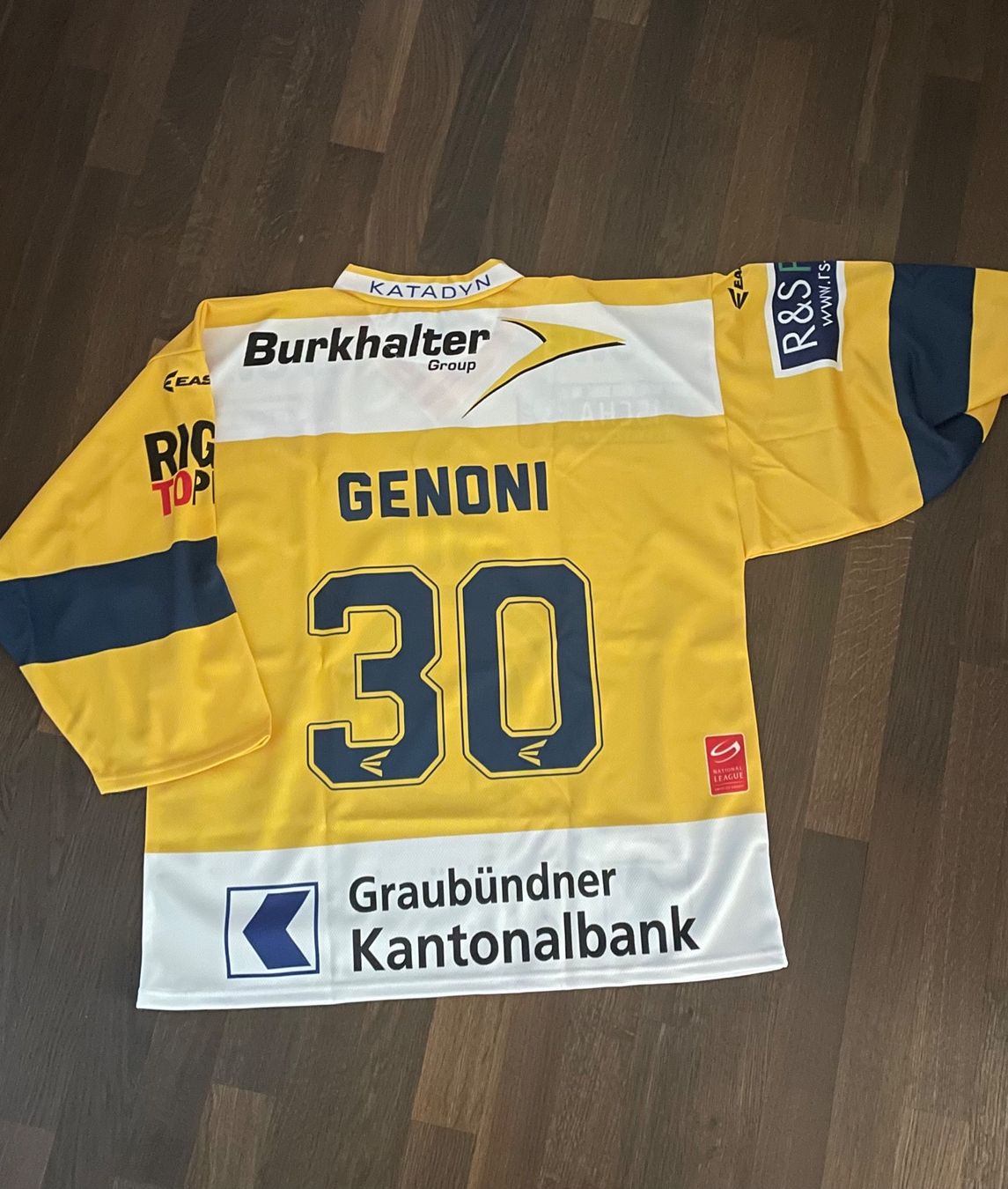 Canottiere & Pantaloni: Eishockey Trikot Leonardo Genoni HCD – Nuovo e nell'imballaggio originale da Domat/Ems venduto da Emser66 1