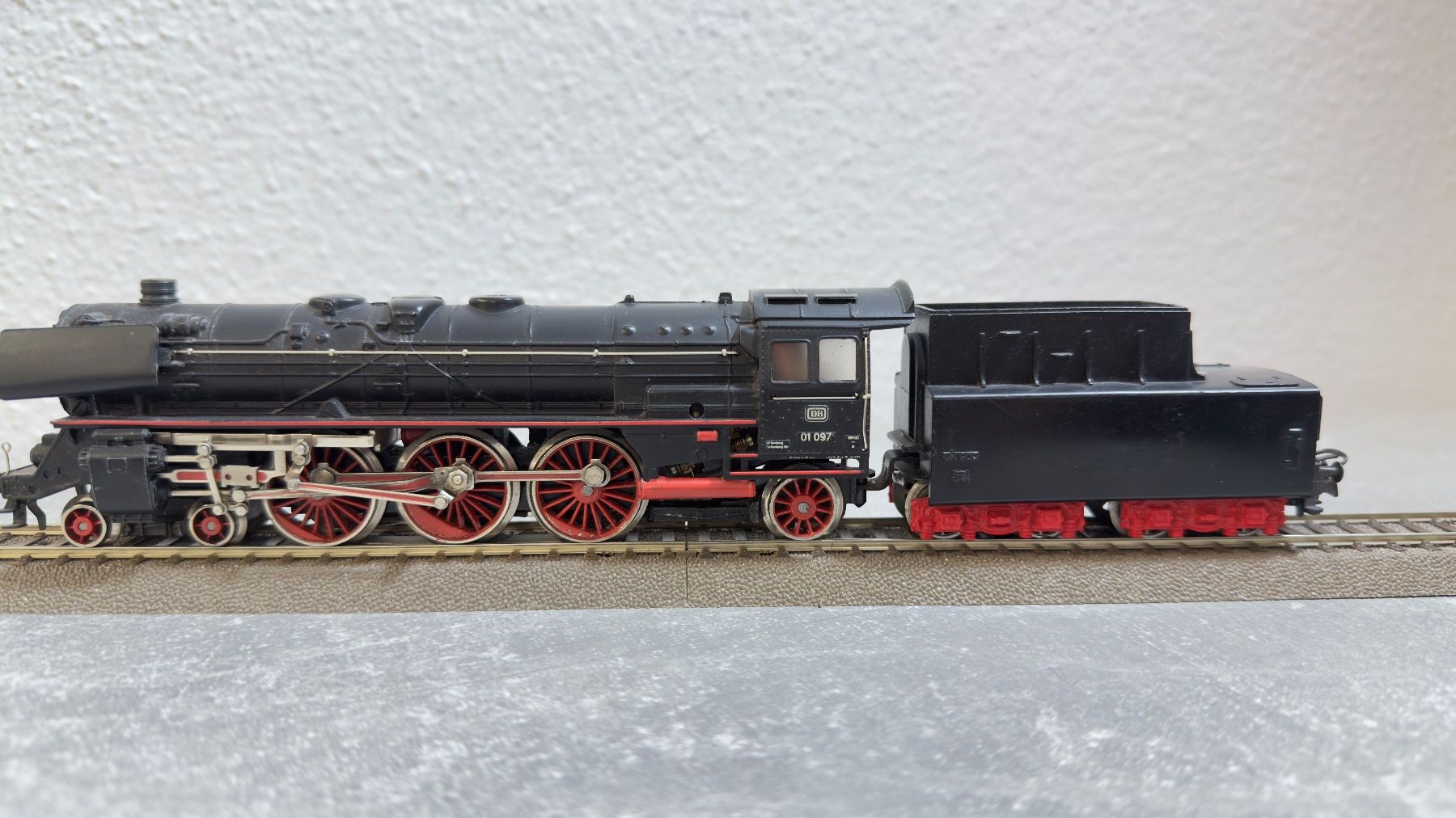 Märklin Modelleisenbahnen: Märklin 3048-2 Dampflok DB 01097 H0 / AC – Gebraucht aus Schlieren von rat_lq6b 2