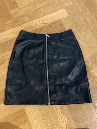 Minirock Kunstleder NAF NAF Grösse 34