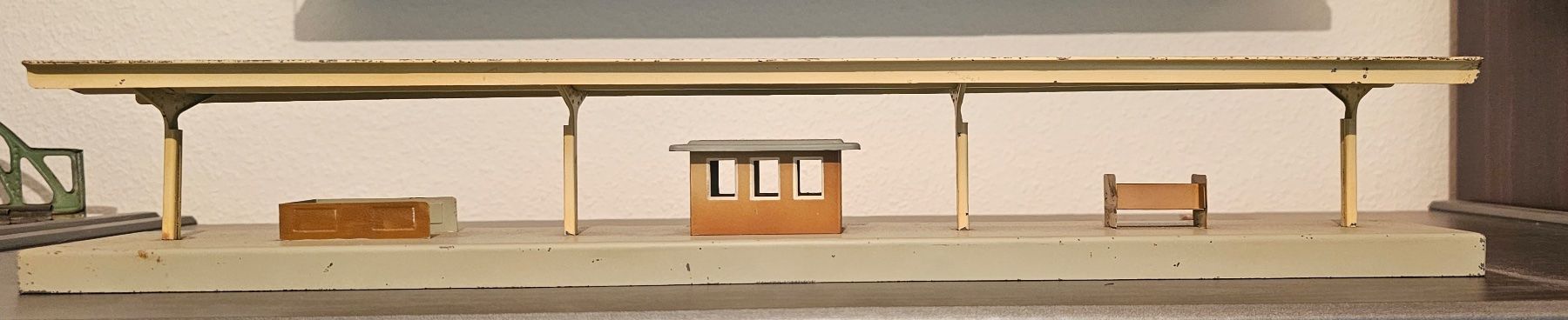 Märklin Modellini di ferrovie: 2x Märklin 423 Perron mit Wartesaal – Usato da Balsthal venduto da nidja13
