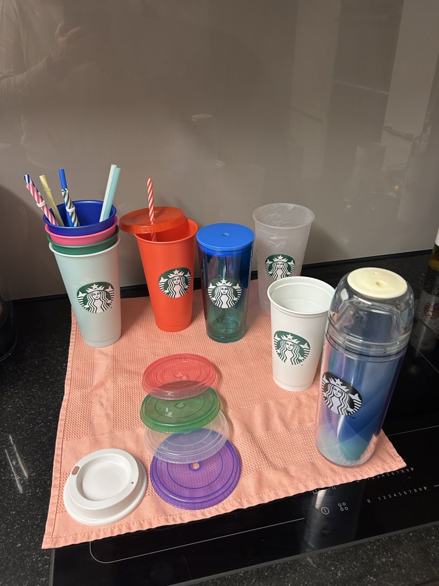 Contenitori & Simili: Starbucks Becher mit Deckel – Usato da Willisau venduto da Geissbock11