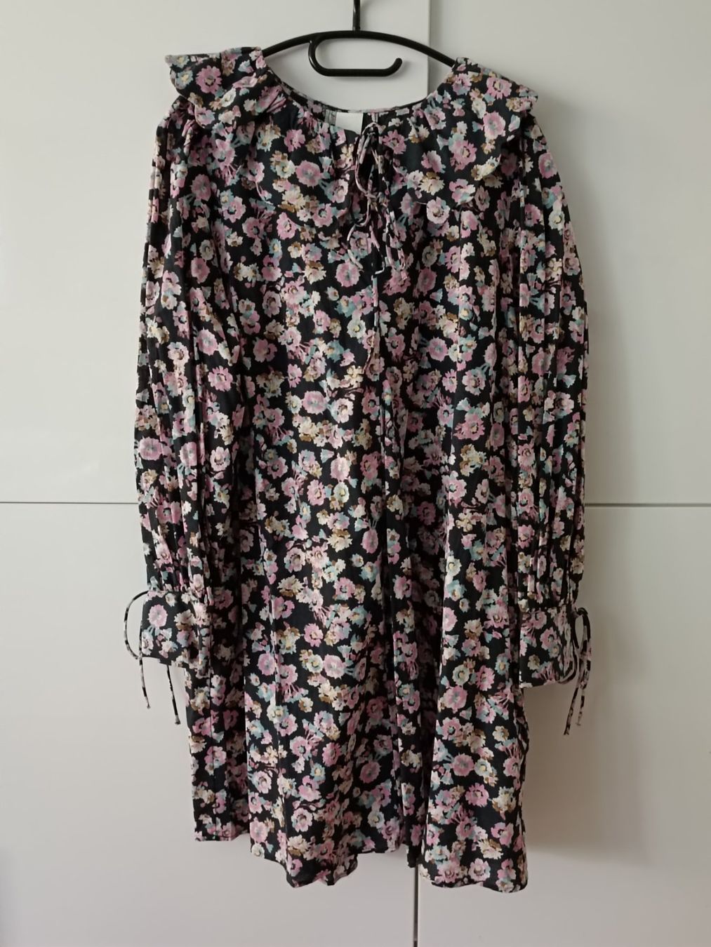 H&M Vestiti: Blumenkleid H&M Langarm Grösse 46/48 NEU, nie getragen – Nuovo (secondo la descrizione) da Schliern b. Köniz venduto da Lanka02