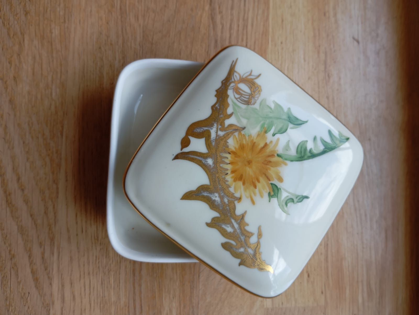 Tutte le decorazioni: Rosenthal Schmuckdose mit Löwenzahn-Dekor – Usato da Märstetten venduto da hie_bwq5