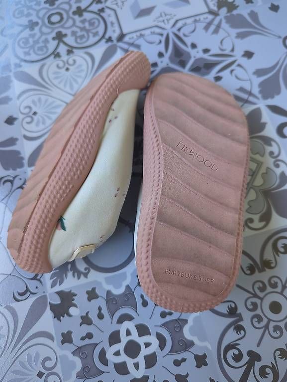 Liewood Chaussures filles: Badeschuhe Liewood Gr.25 – D'occasion à Uitikon Waldegg par moaloha21 2