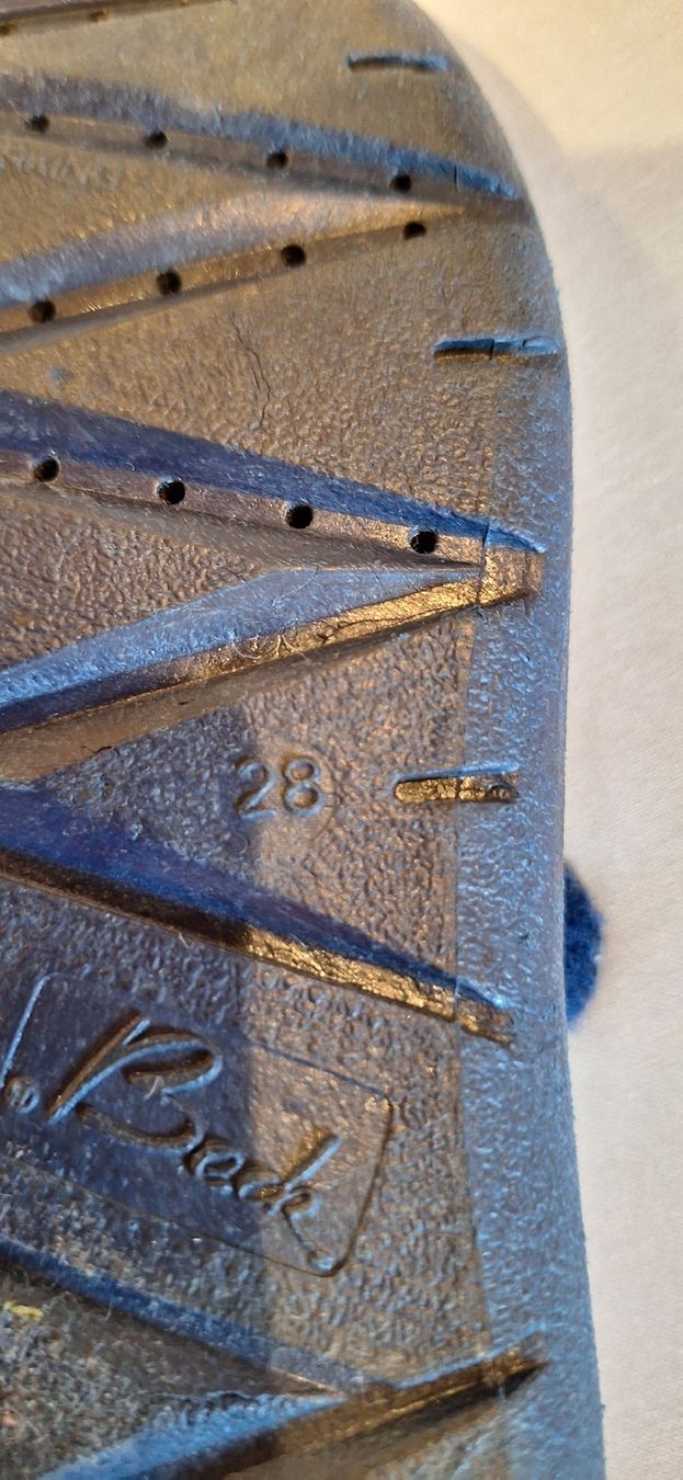 Schuhe für Mädchen: Hausfinken,  Grösse 28 – Gebraucht aus Oberägeri von run_cj6q 4