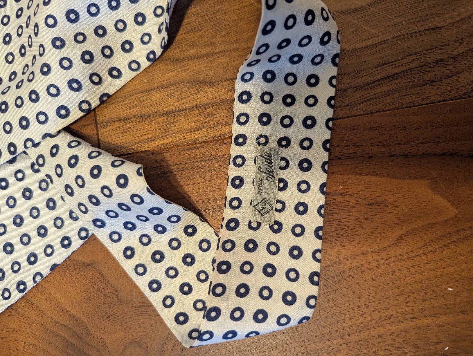 Foulards, Tücher & Schals: Krawatte/ Seidentuch weiss/schwarz  – Gebraucht aus Häfelfingen von carii 1