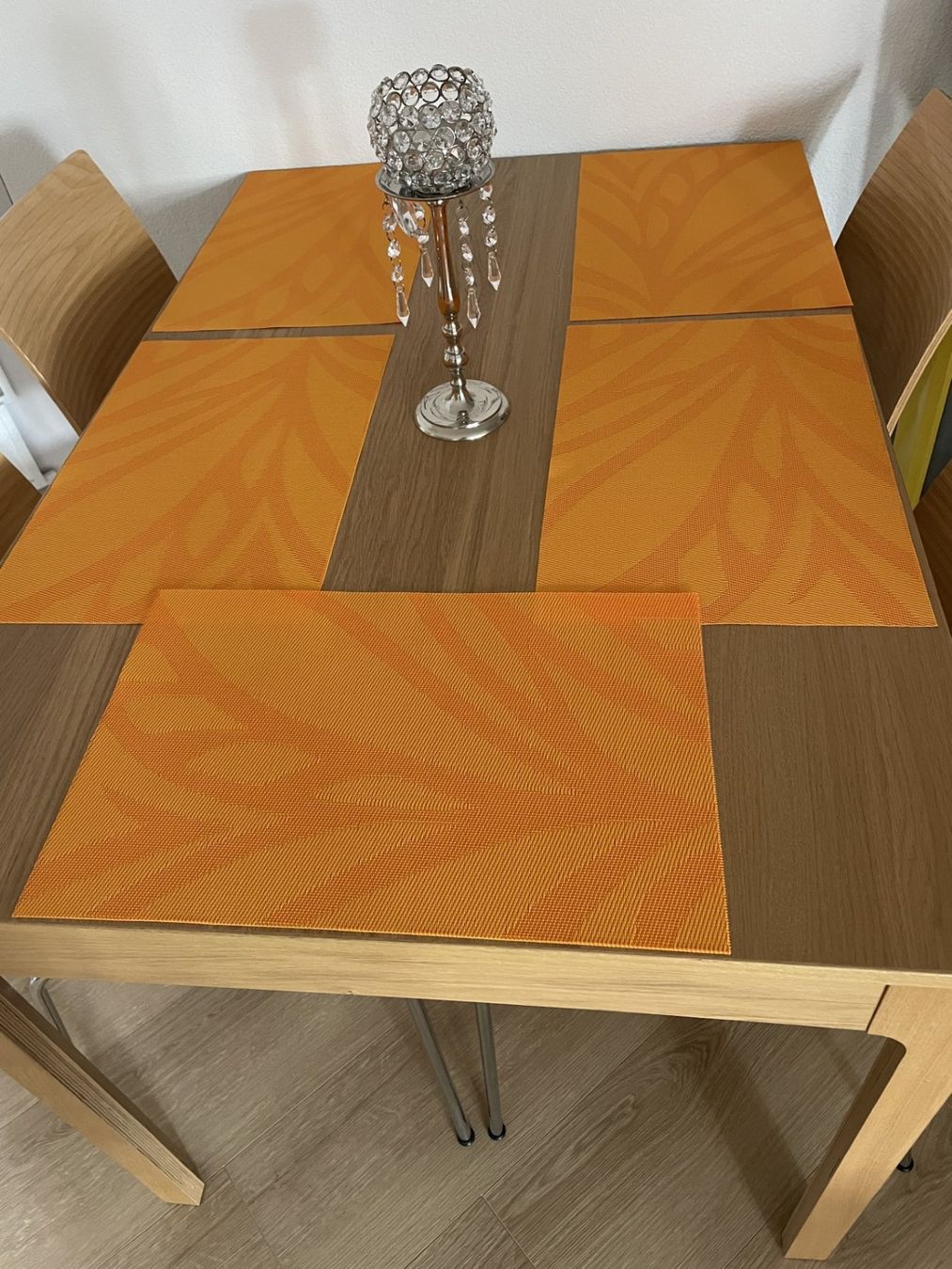 Set di tavolo e panche: 5 Tischsets Orange abwaschbar 46x30 cm – Usato da Winkel venduto da Kade50 1