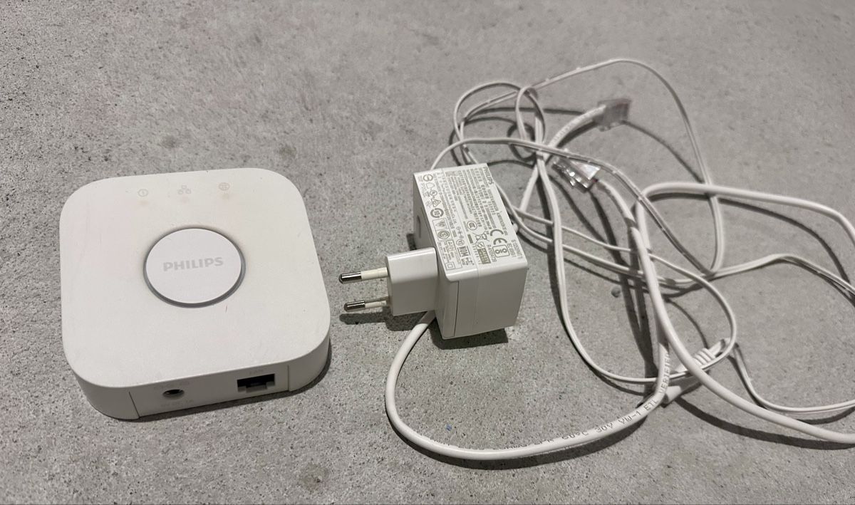 Philips Hub & Switch: Philips Hue Bridge 2.1 mit Netzteil gebraucht – Usato da Blumenstein venduto da Thunerin_1987
