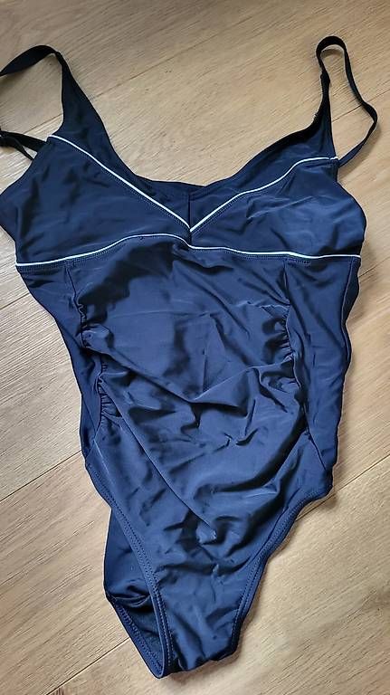 Badekleider & Bikinis: Umstands-Badeanzug schwarz Gr. M – Gebraucht aus Langendorf von RE17