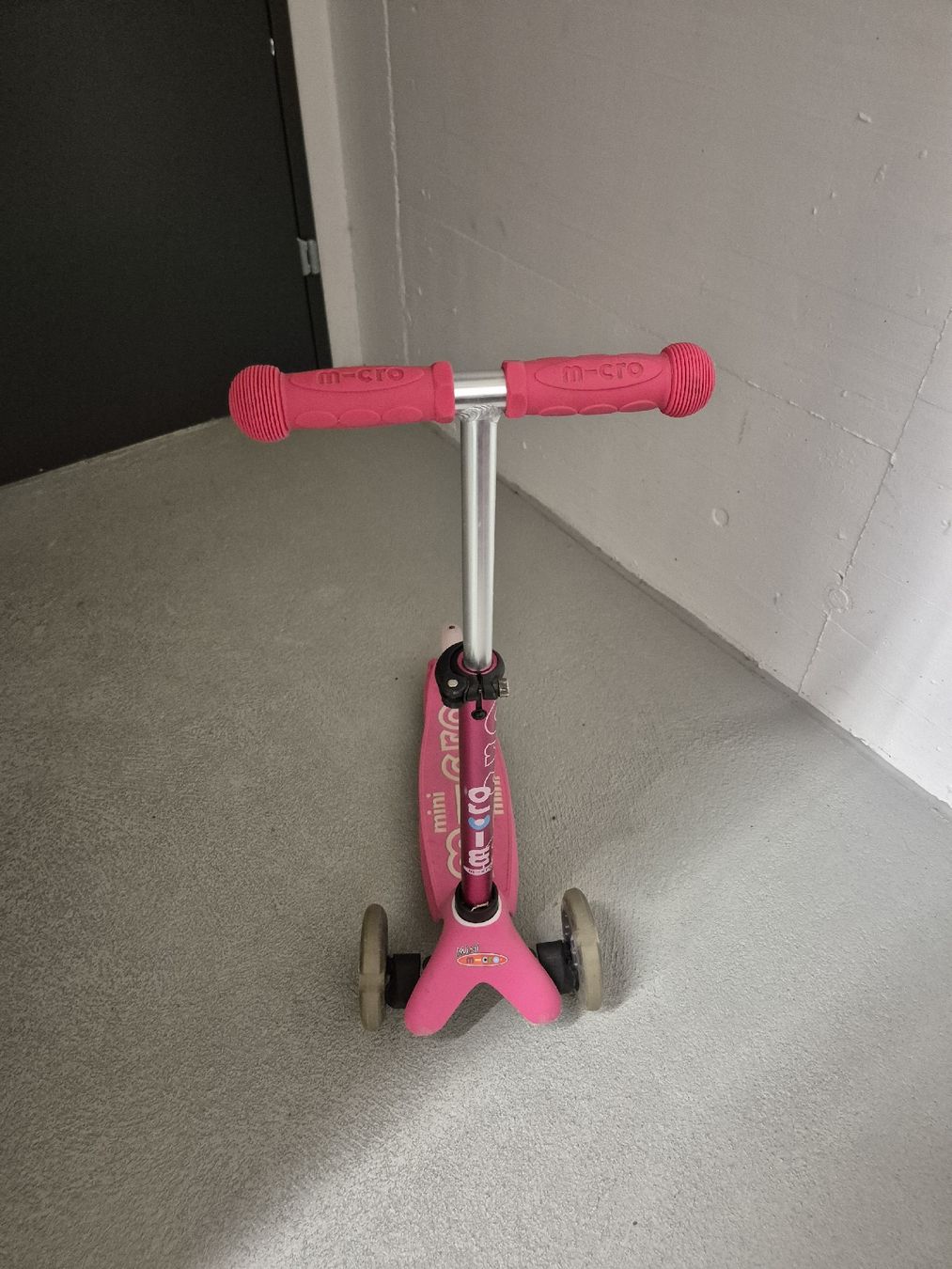 Micro Kickboard: Micro Mini Kinderroller pink gebrauchter Zustand – Usato da Kilchberg ZH venduto da Darko.Jovo 1