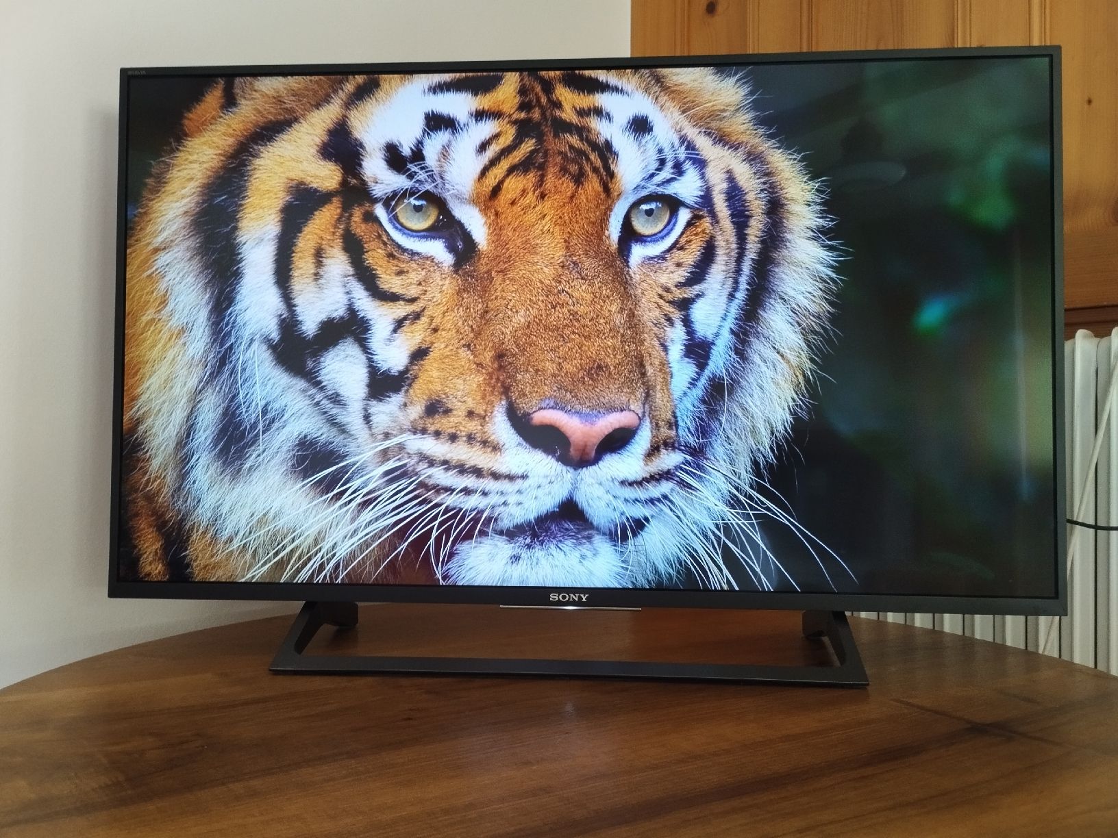 Sony Televisori: TV Sony 43 inch - KD-43XE8005 – Usato da Sciernes-d'Albeuve venduto da gabrielRU