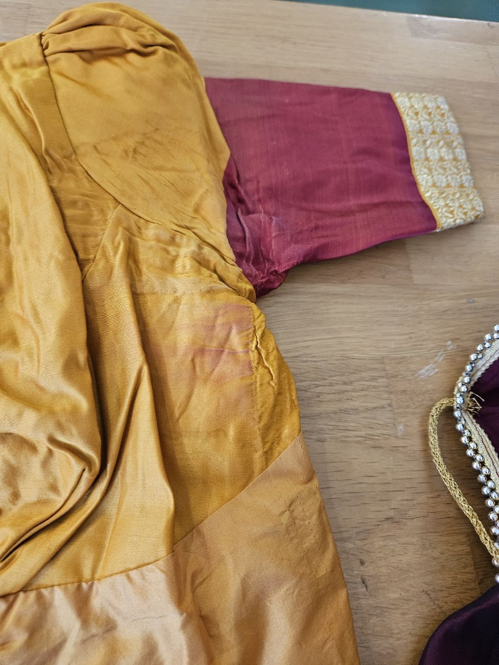 Kleider: Zari aus Seide "Kumara Fabrics"  – Gebraucht aus Pratteln von Cartonsducoeur_bl 7