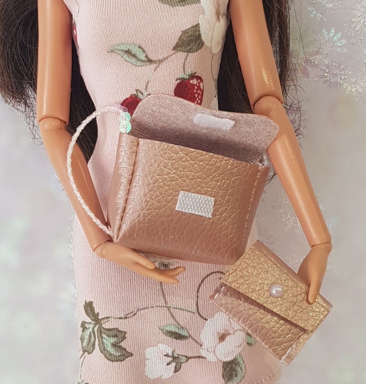 Bambole: Barbie Kleid mit Tasche – Nuovo (secondo la descrizione) da Lachen SZ venduto da Sakura4hime 5